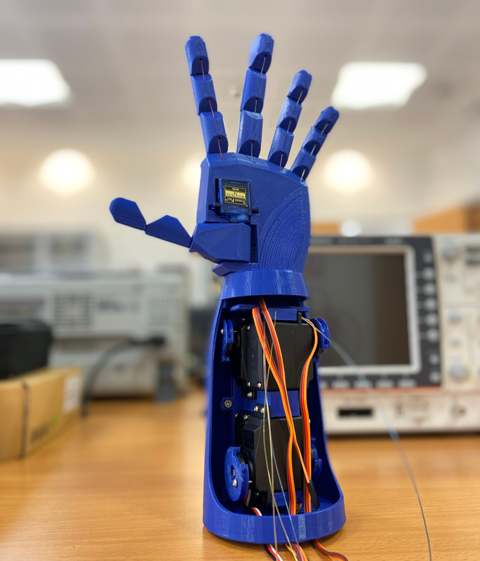 Yad Al-Awn Hand Image 2